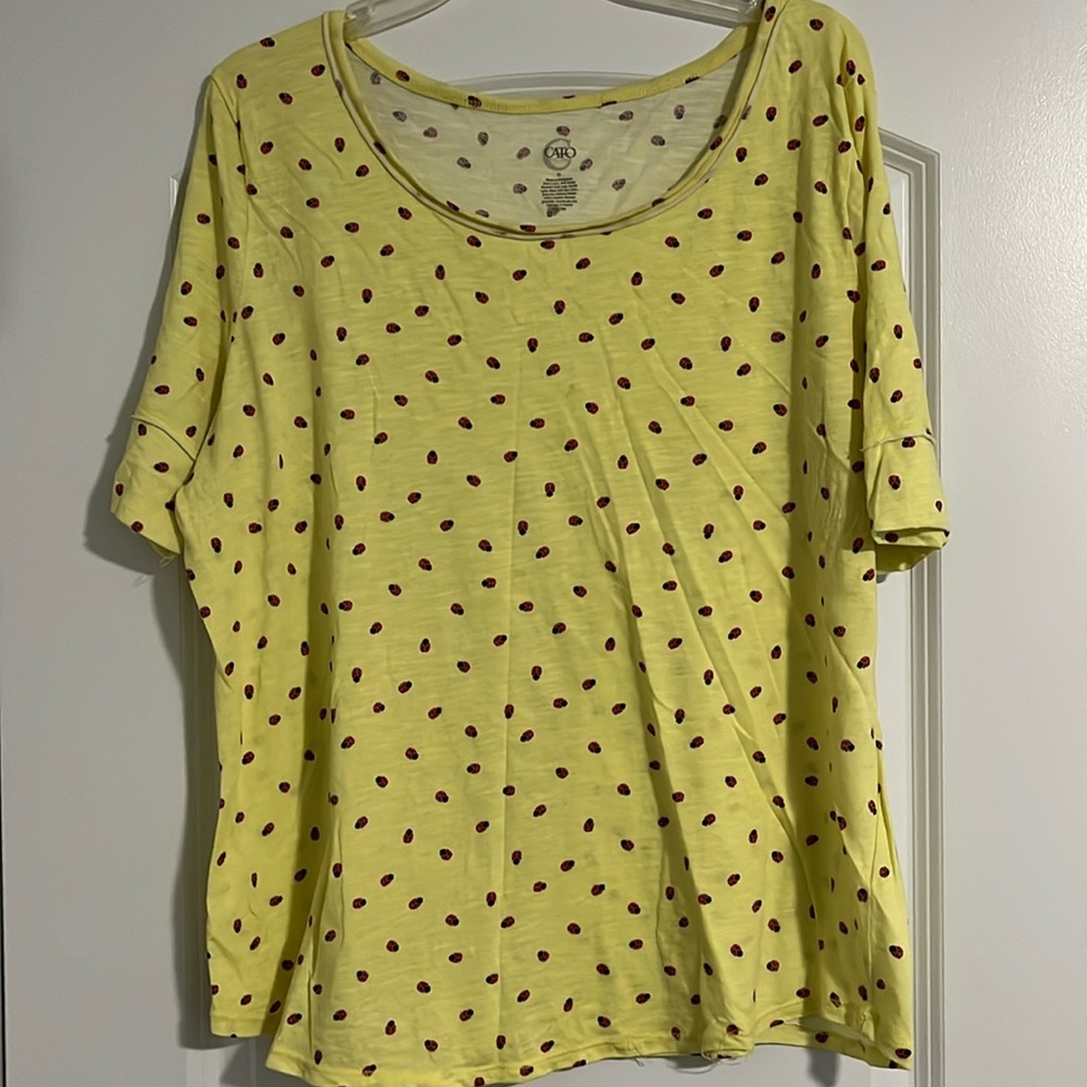 Cato, short sleeve ladybug print tee. Size XL.